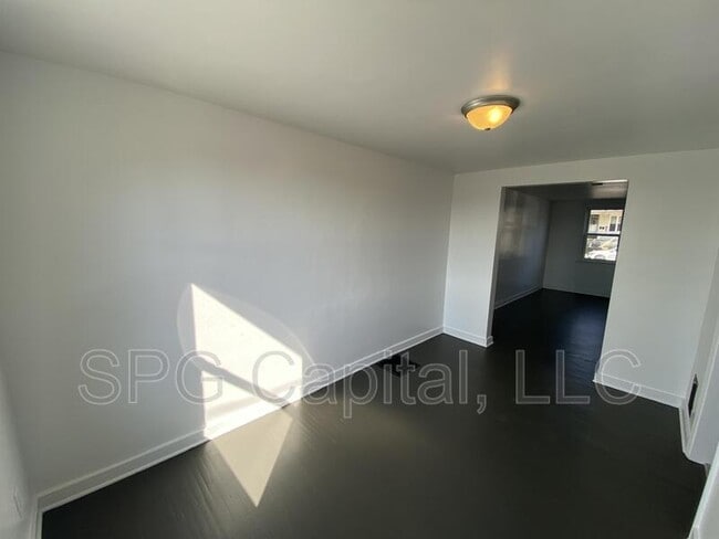 Building Photo - 2529 Derry St