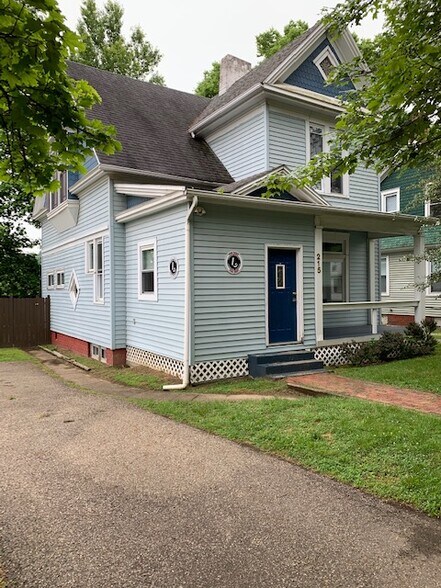 Building Photo - 215 W Union St