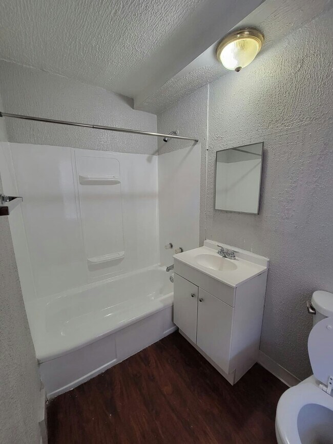 Building Photo - 1500 Luxor Rd