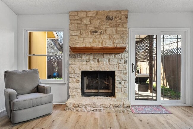 Building Photo - 9826 Briar Ridge Dr