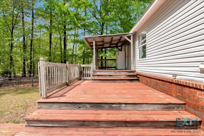 Building Photo - Welcome to this 3 Bedroom, 2 Bath Home in Wildwood Point!