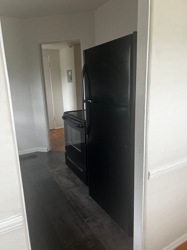 Building Photo - Delaney Park Apartment