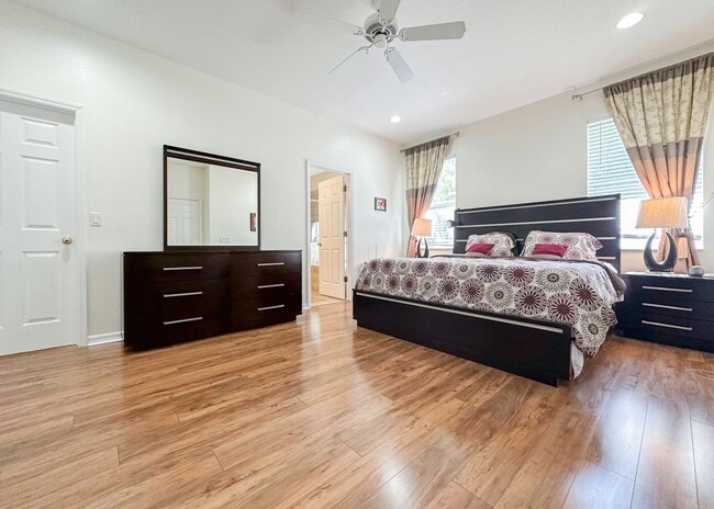 Building Photo - Furnished Rental in Golf Cart District!