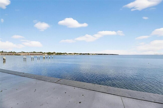 Building Photo - 7100 Sunshine Skyway Ln S