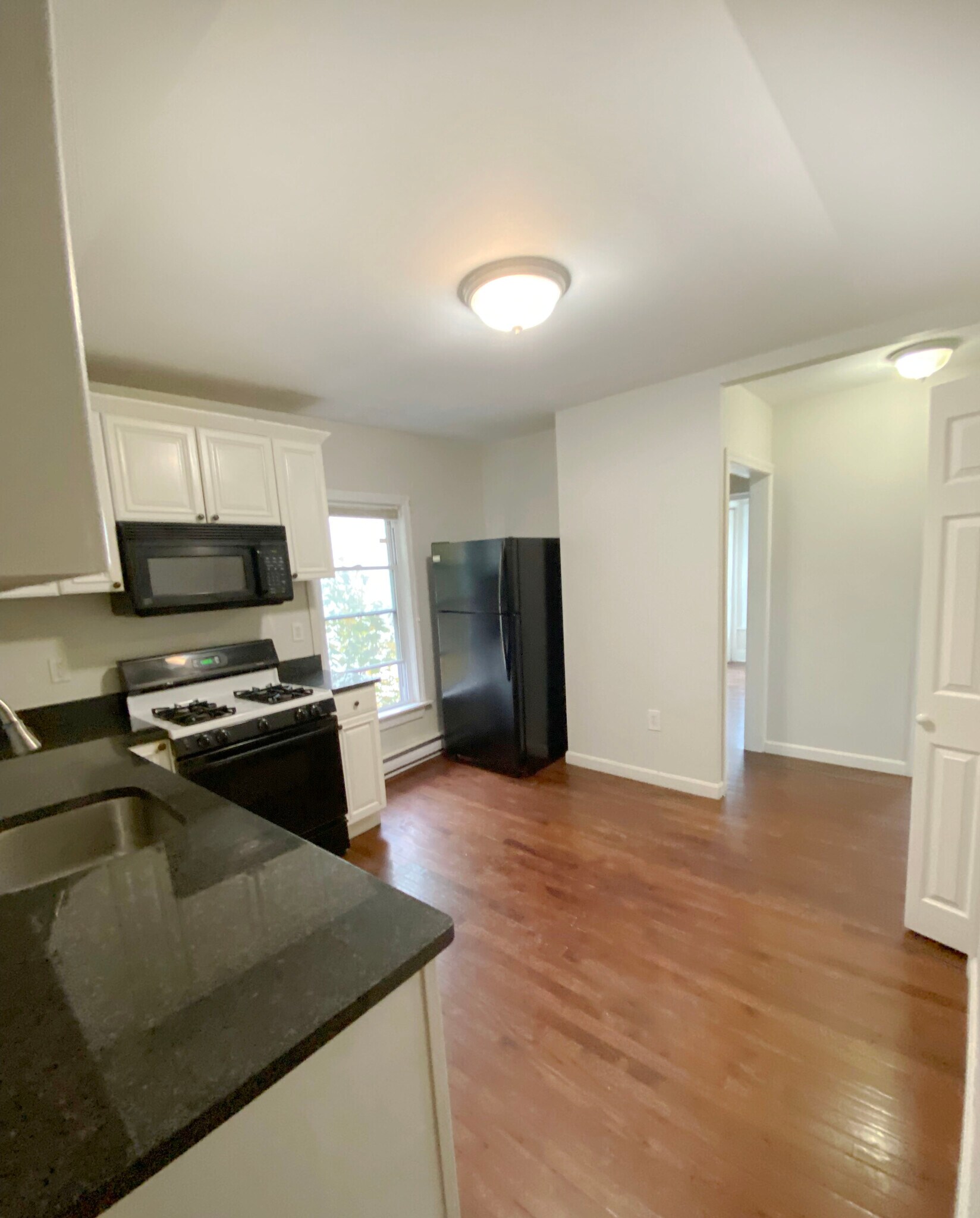 Kitchen - 40 Clark St