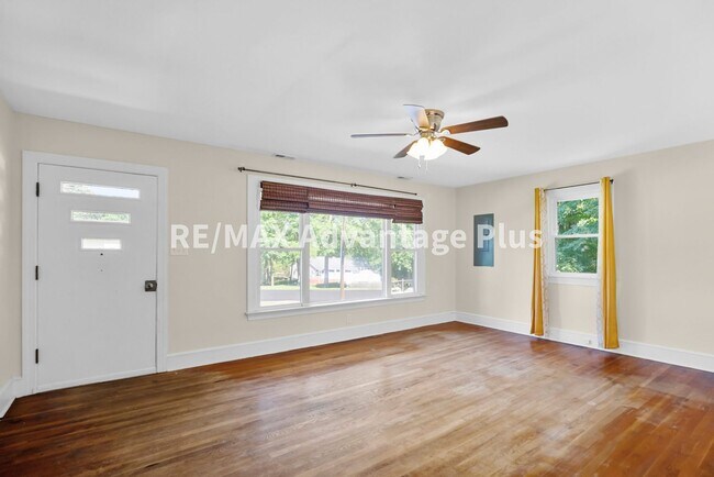 Building Photo - 1508 Noblin Dr