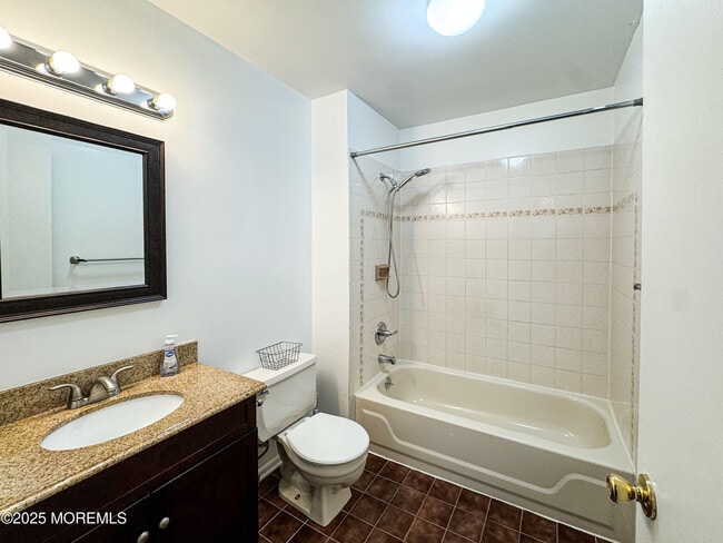 Building Photo - 438 Oak Knoll Dr