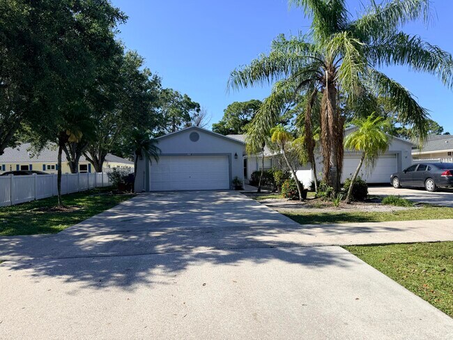Building Photo - 182 Sparrow Dr