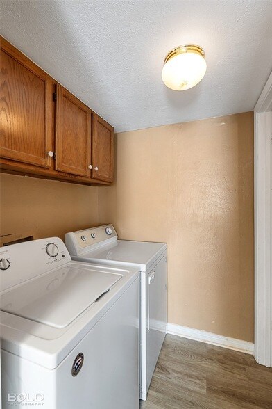 Building Photo - 253 Settlers Park Dr