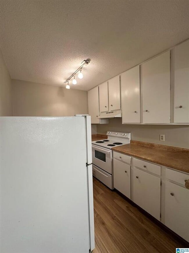 Building Photo - Wonderful 1 bedroom, 1 bathroom unit ready...