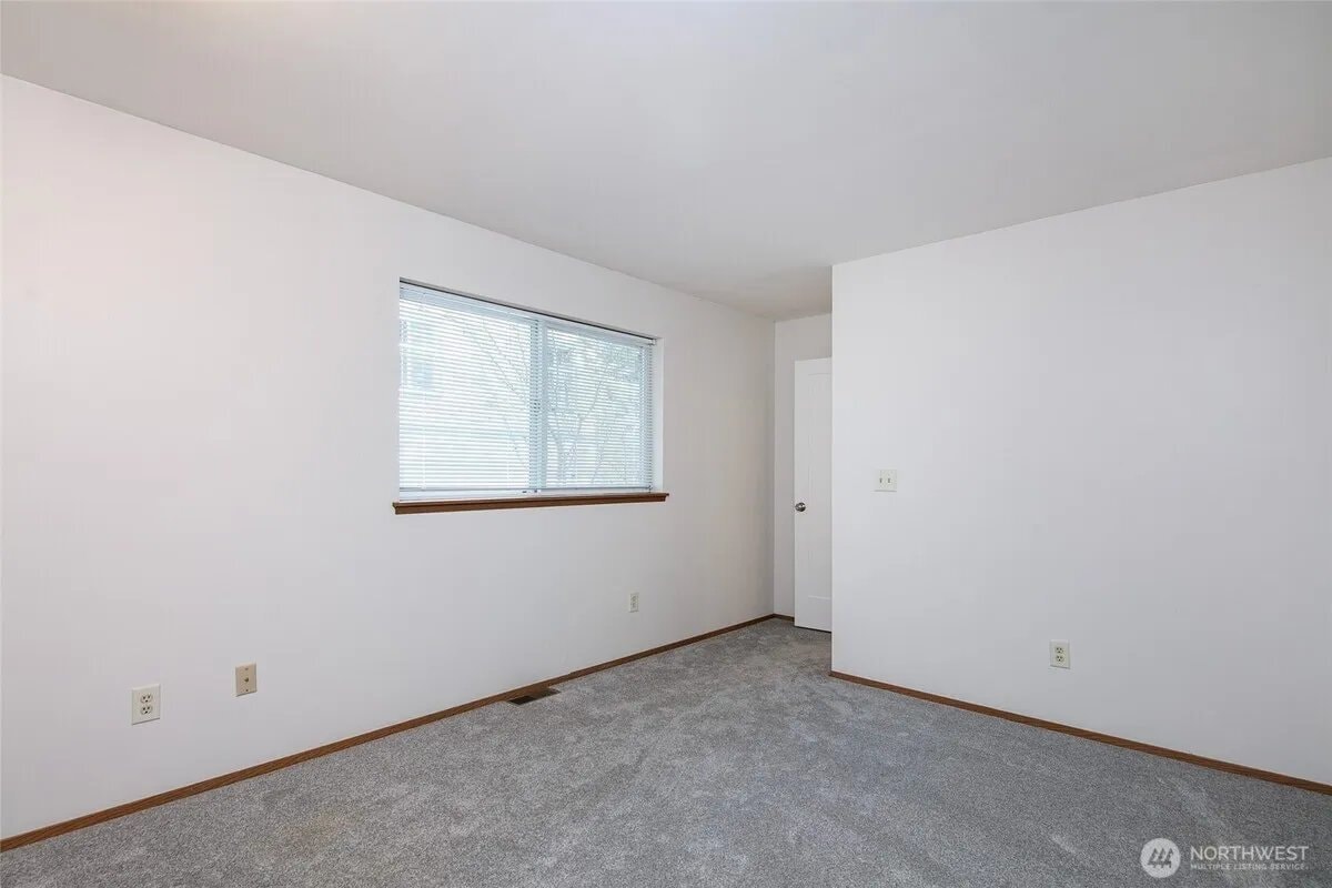Building Photo - 9741 Woodlawn Ave N