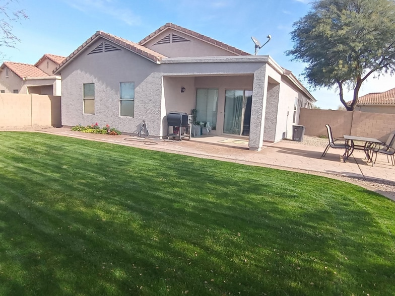 Building Photo - 41092 N Salix Dr