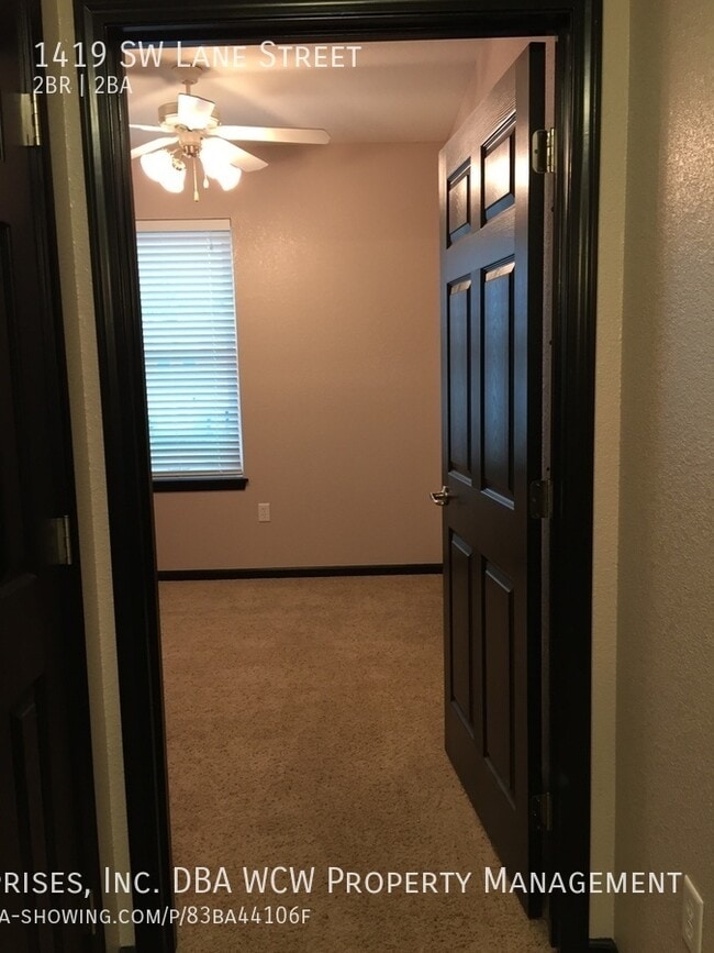 Building Photo - 1419 SW Lane St