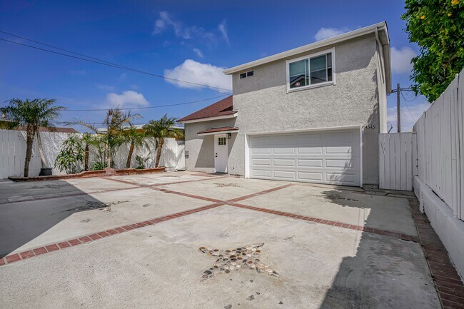 Building Photo - 4543 168th St