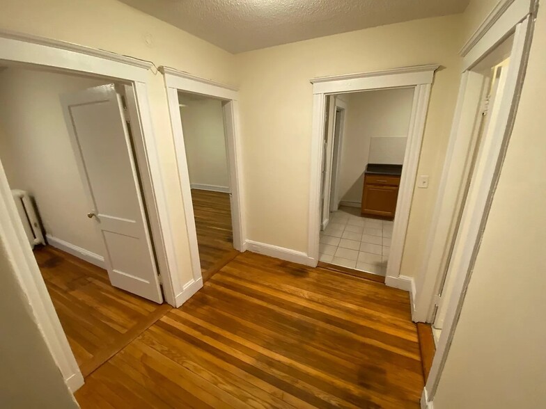 Building Photo - 8 Barrows St