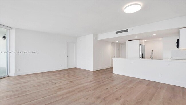 Building Photo - 555 NE 34th St