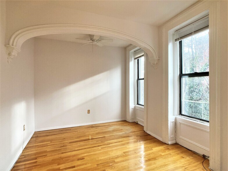 Building Photo - 250 5th St