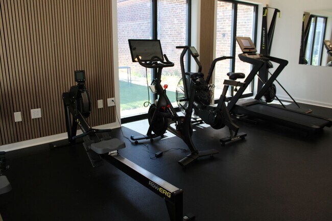 Building Photo - One Month Free ~ 1 bed/1 bath on King St.