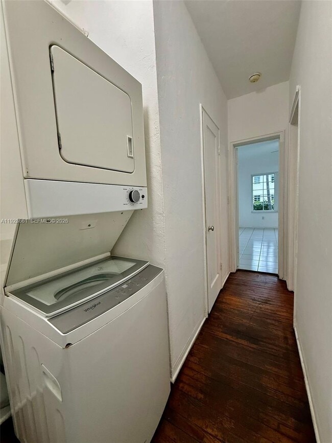 Building Photo - 610 12th St