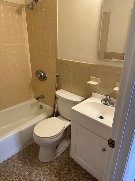 Building Photo - 127 New Britain Ave