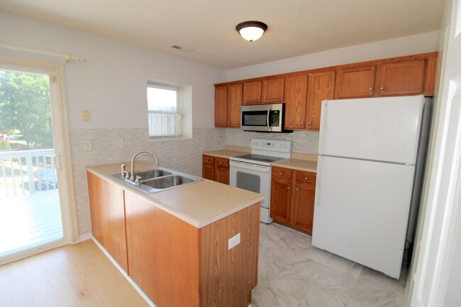 Building Photo - 869 Camelot Ln