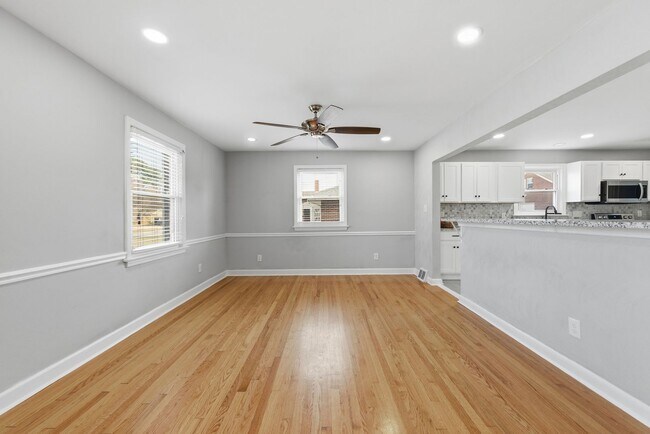 Building Photo - 2725 Greendale Ave