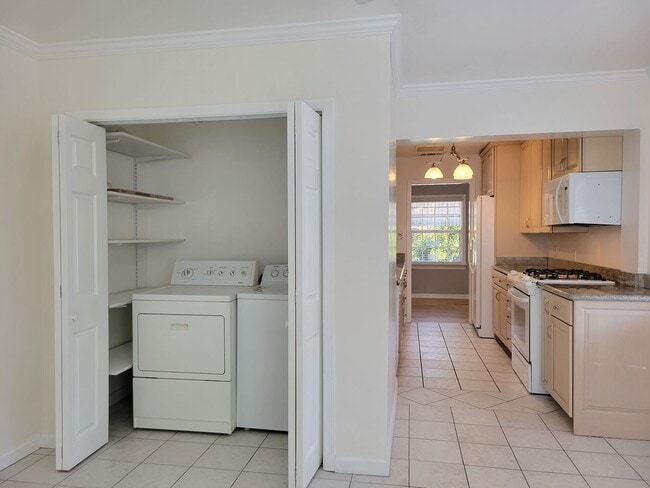 Building Photo - 111 Florence St