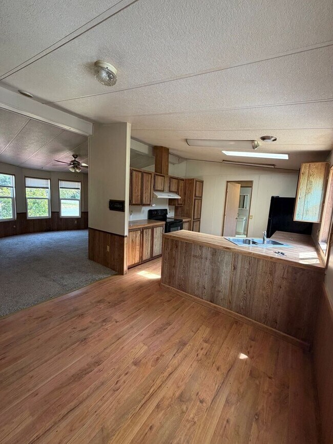 Building Photo - 3 bedroom 2 bath manufactured home in Arlington