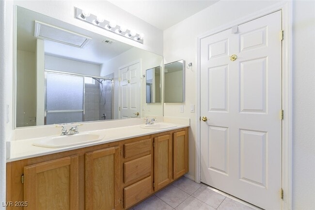 Building Photo - 3353 Kylemore St
