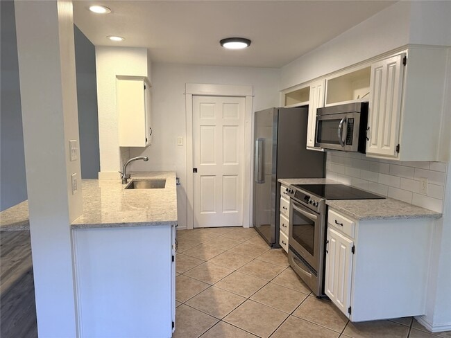 Building Photo - 3412 Timberline Dr