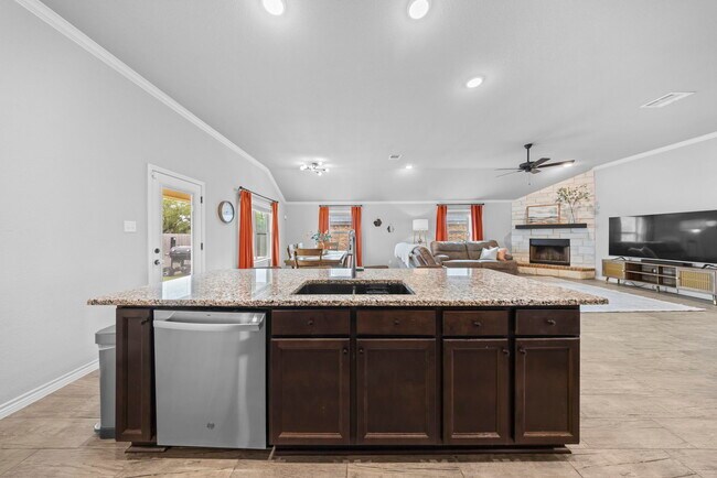 Building Photo - 2635 Settlers Oak Dr
