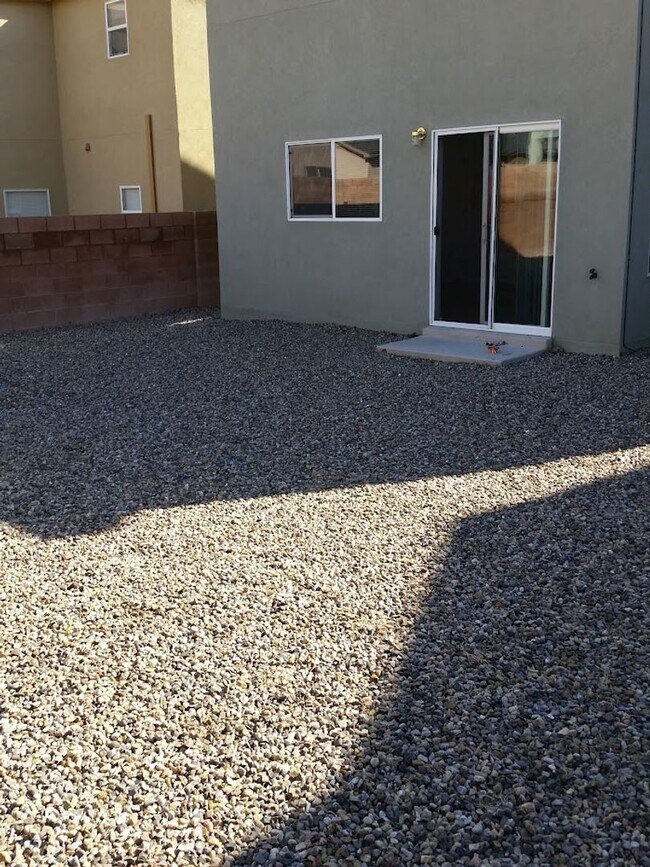 Building Photo - Beautiful Home in Gated Community w/pool