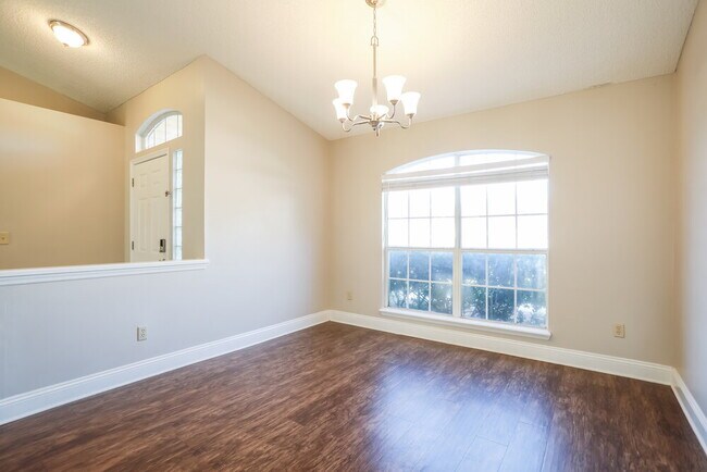 Building Photo - 8244 International Village Dr