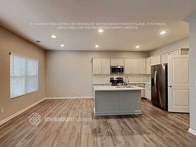Building Photo - 555 S Fortune Way