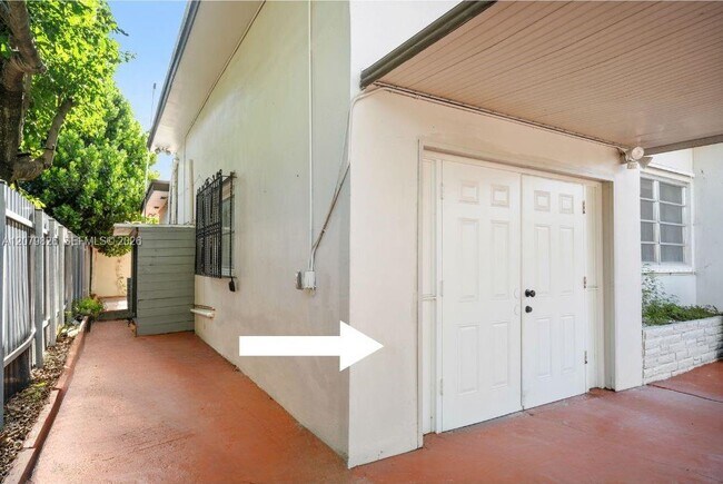 Building Photo - 411 SW 34th Ave
