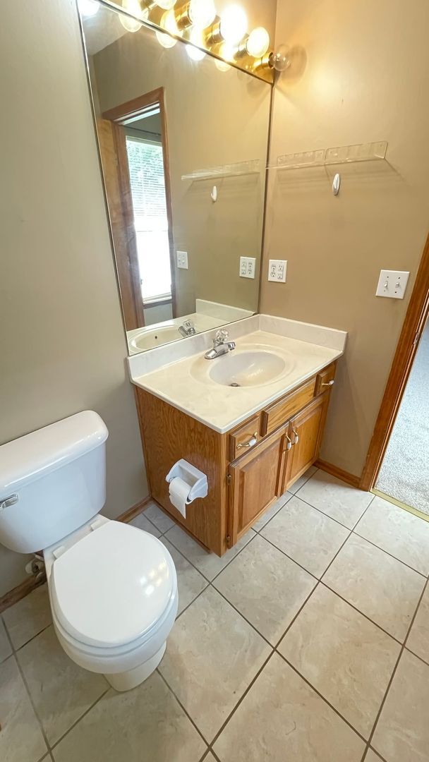 Building Photo - 3 Bedroom, 2 Bathroom with Vaulted Ceiling...