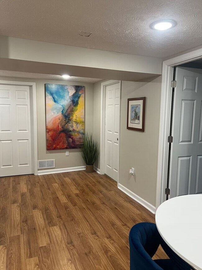 Building Photo - Spacious Benson Bungalow - 4BD 2B