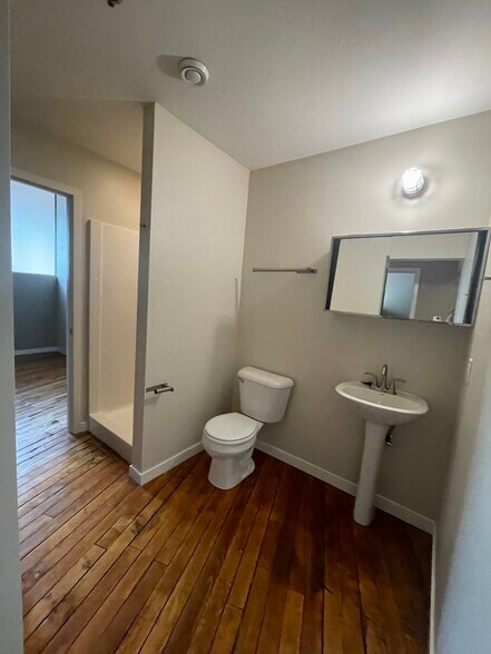Unit 209 Bathroom - 146 S River Ave