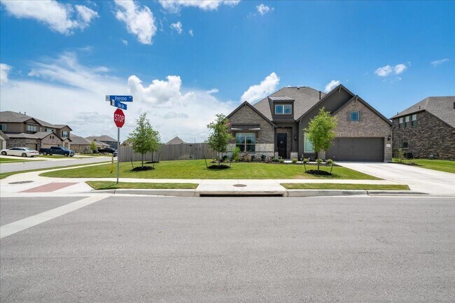 Building Photo - 5713 Fresno Ave