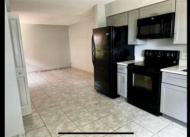 Building Photo - 715 Michigan Ct