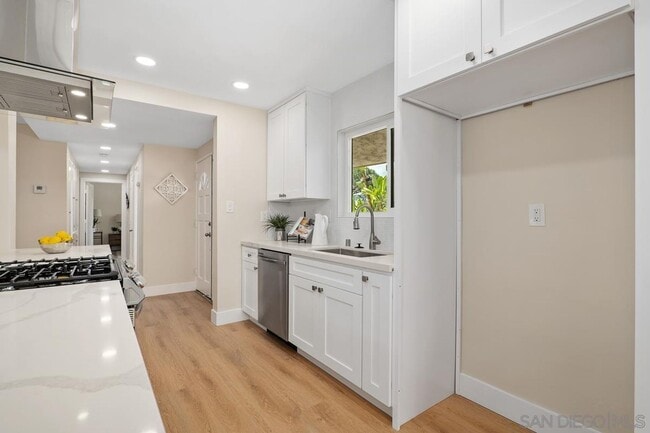 Building Photo - 5051 Lenore Dr