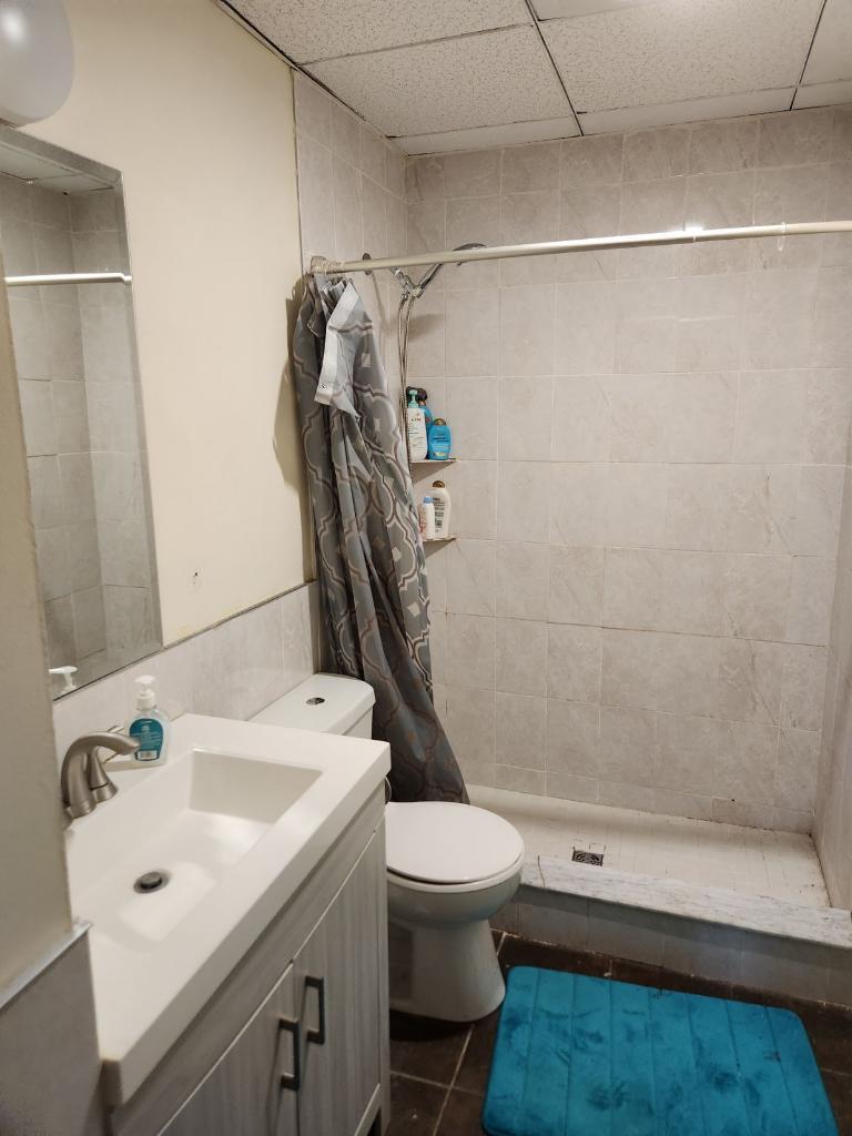 Building Photo - 196 Crown St