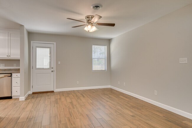 Building Photo - 247 Merion Ct