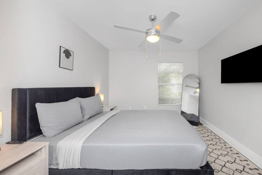 Building Photo - 4301 W Cleveland St