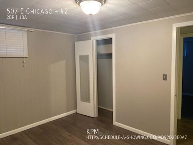 Building Photo - 507 E Chicago-#2