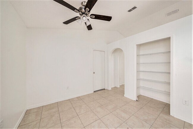 Building Photo - 1020 Brenton Leaf Dr