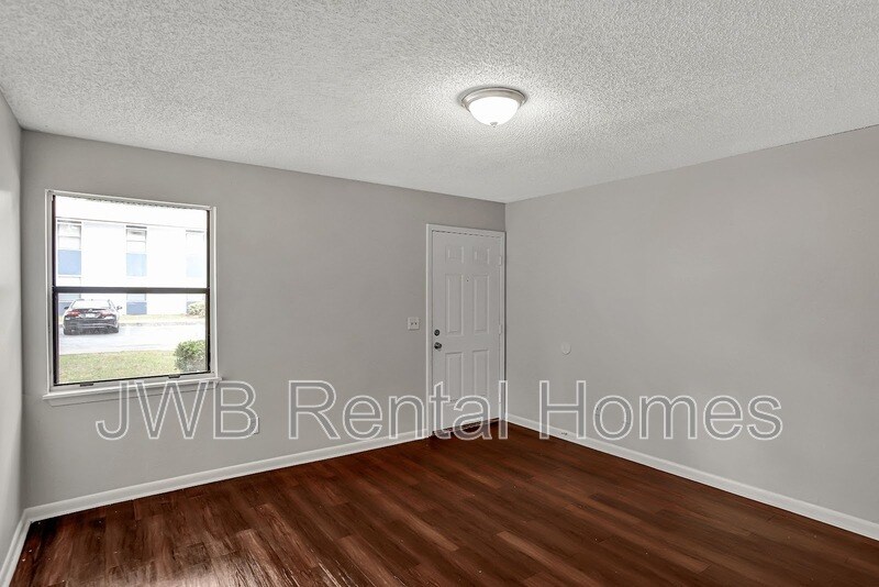 Building Photo - 10825 Key Haven Blvd