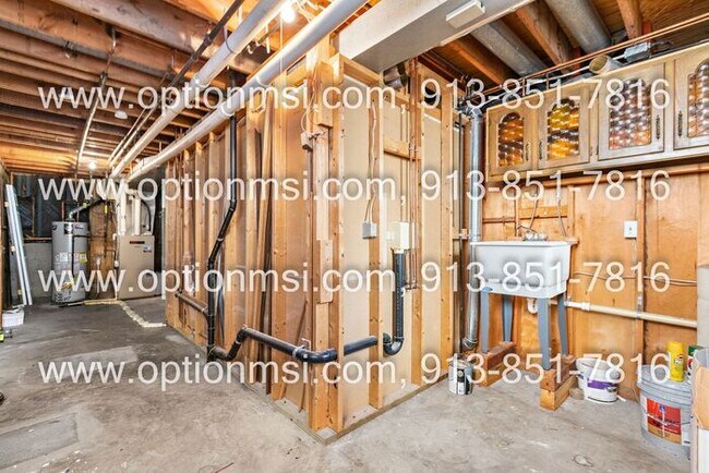 Building Photo - Lenexa West Subdivision
