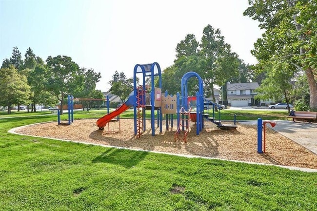 Building Photo - 6321 Island Pine Way