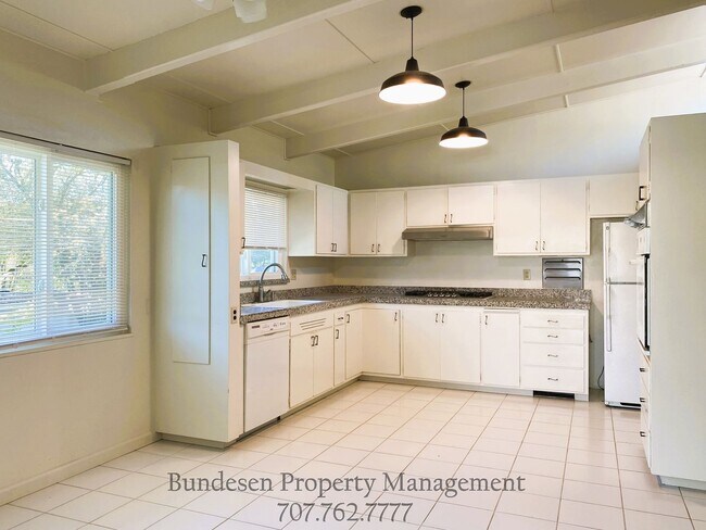Building Photo - 1303 Hexem Ave